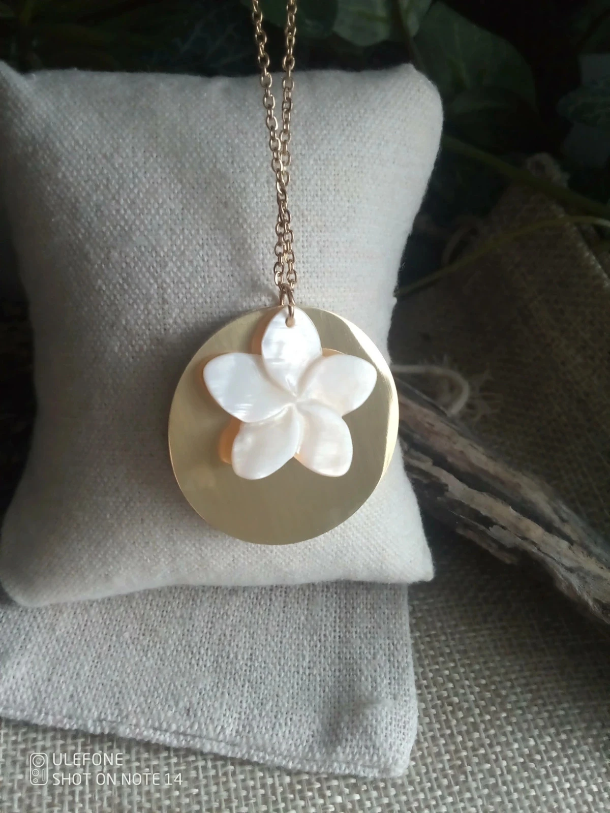 Collier à offrir à sa fille fleur de nacre – photo 3